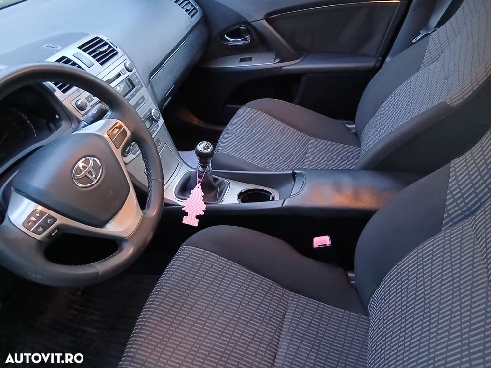Toyota Avensis 1.6 Executive - 8