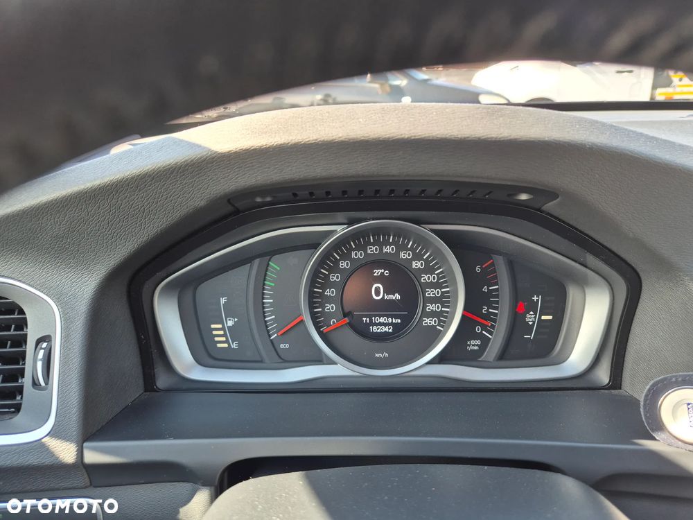 Volvo V60 D3 Momentum - 25