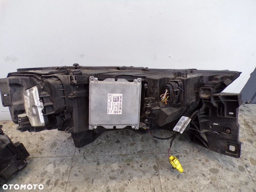 LAMPA LEWY PRAWY PRZÓD AUDI Q7 - 9