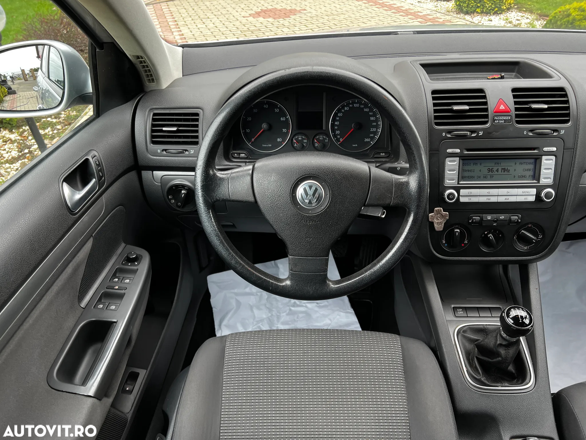Volkswagen Jetta 1.6 FSI Comfortline - 23