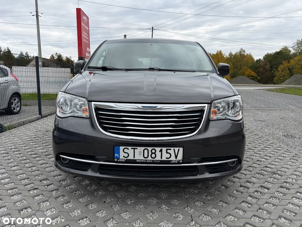 Chrysler Town & Country 2015 photo 3