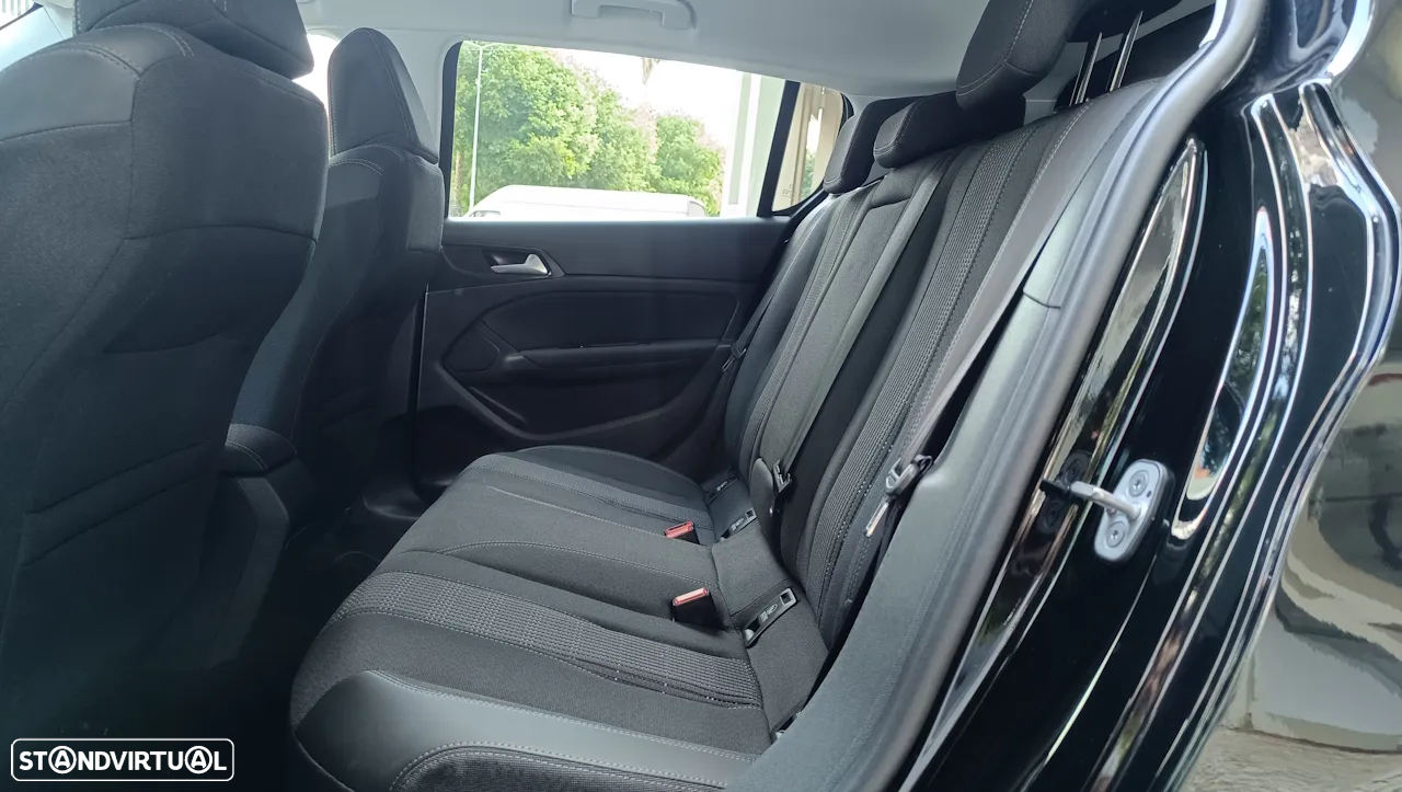Peugeot 308 1.2 PureTech Allure EAT8 - 14
