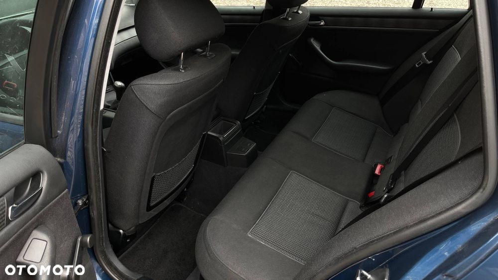BMW Seria 3 318i - 13