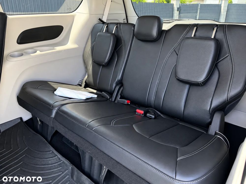 Chrysler Pacifica - 19