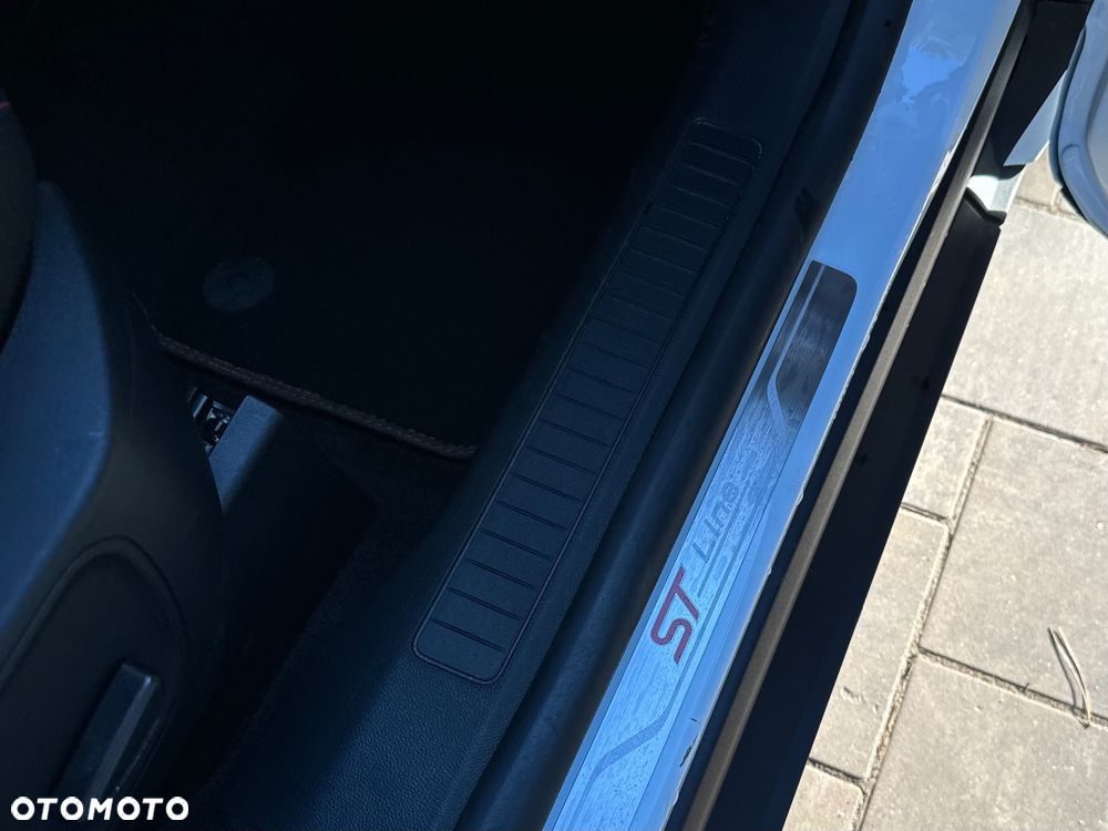 Ford Kuga 2.5P PHEV FWD ST-Line eCVT - 18