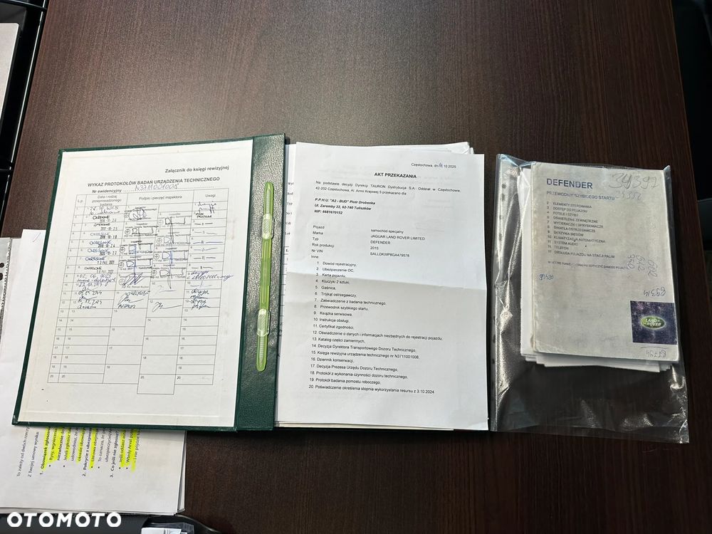 Land Rover Defender - 34