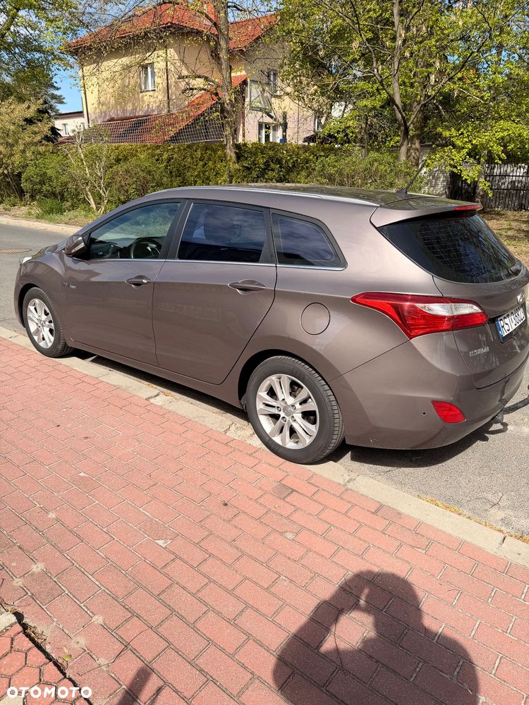 Hyundai i30 blue Kombi 1.6 CRDi Style - 4