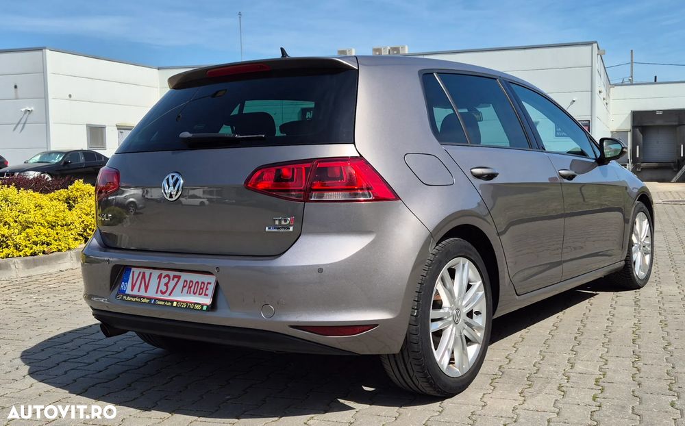 Volkswagen Golf 1.6 TDI Highline - 12