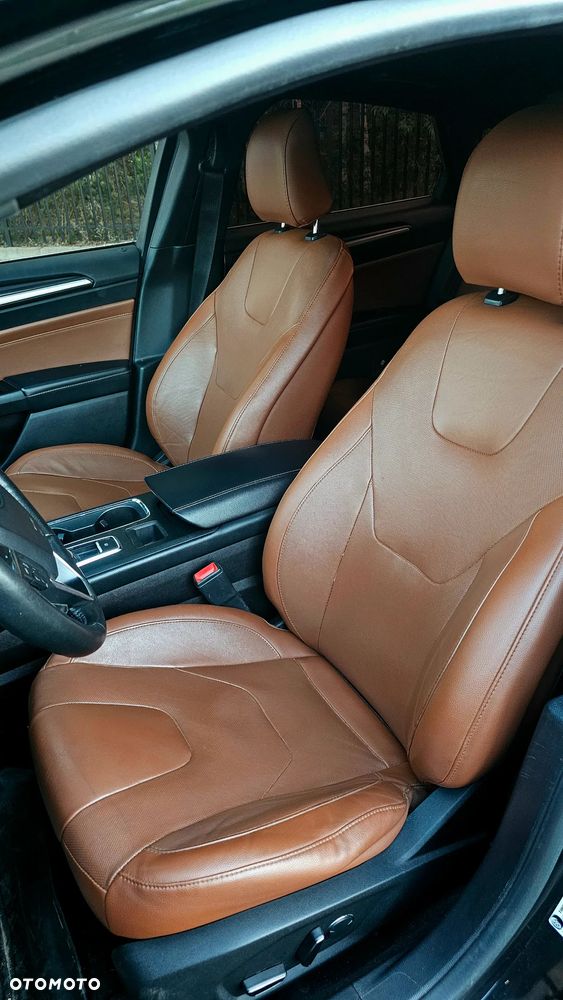 Ford Fusion - 16