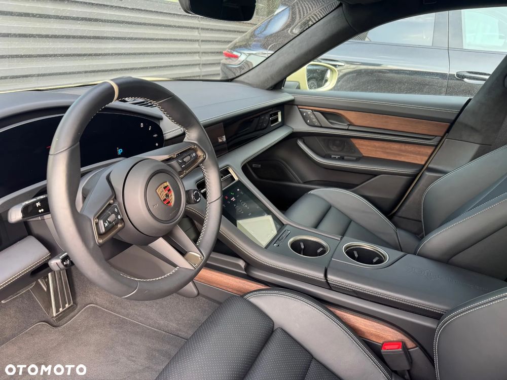 Porsche Taycan - 3