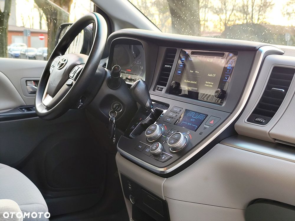 Toyota Sienna 3.5 V6 SE - 14