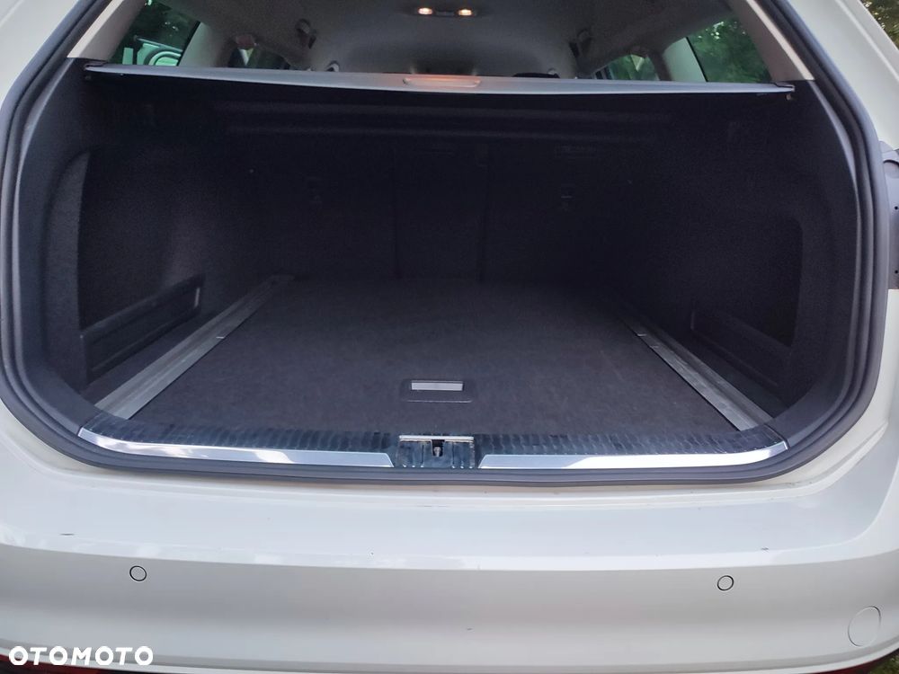 Volkswagen Passat Variant 2.0 TDI SCR DSG Elegance - 18