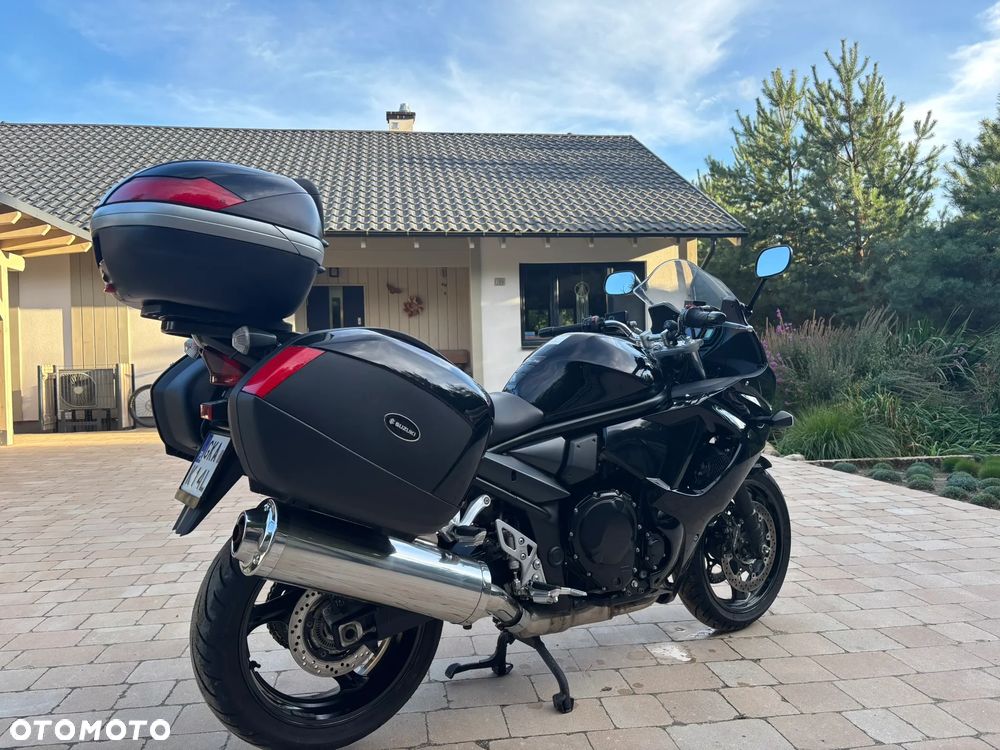 Suzuki GSX - 6