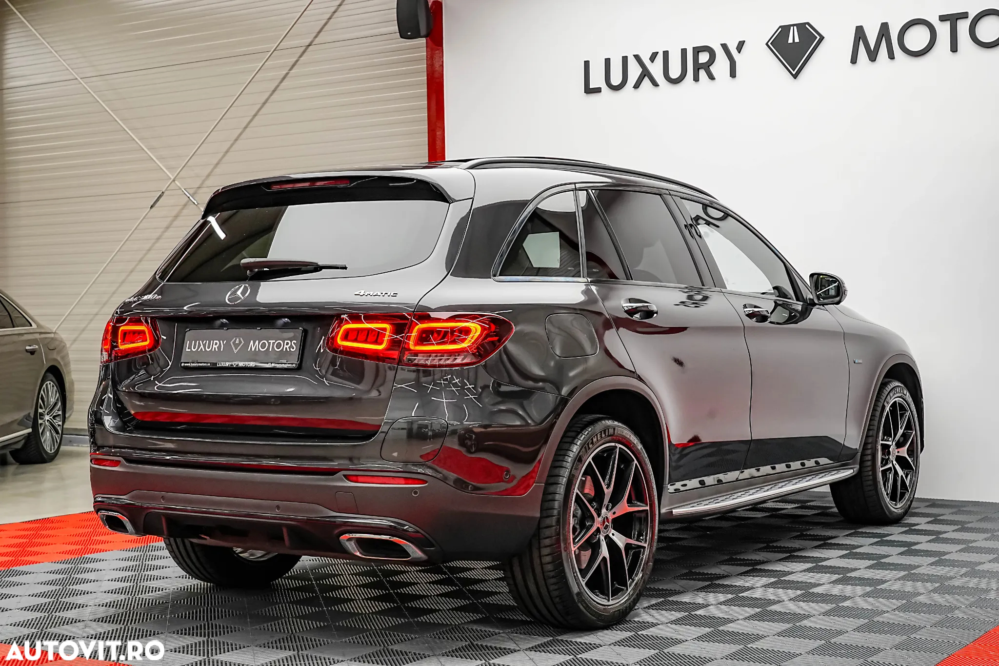 Mercedes-Benz GLC 300 e 4Matic 9G-TRONIC AMG Line Plus - 13
