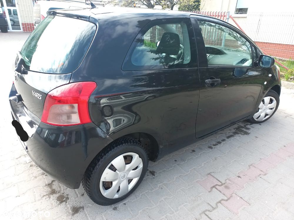 Toyota Yaris 1.0 Luna A/C - 3