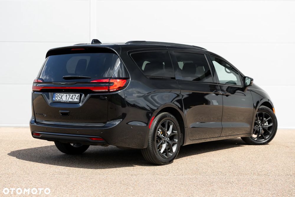 Chrysler Pacifica - 11