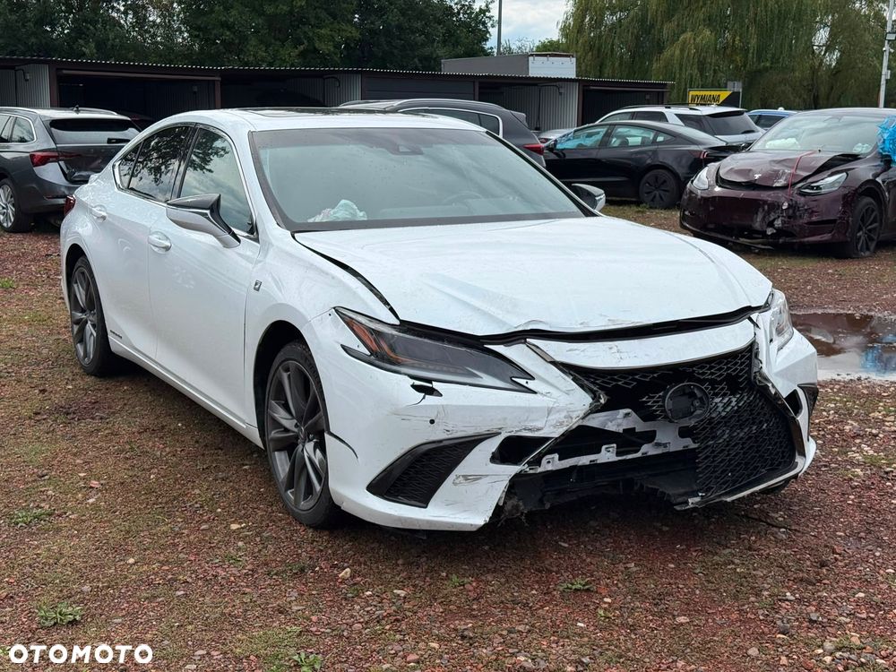Lexus ES 300h F Sport Edition - 10