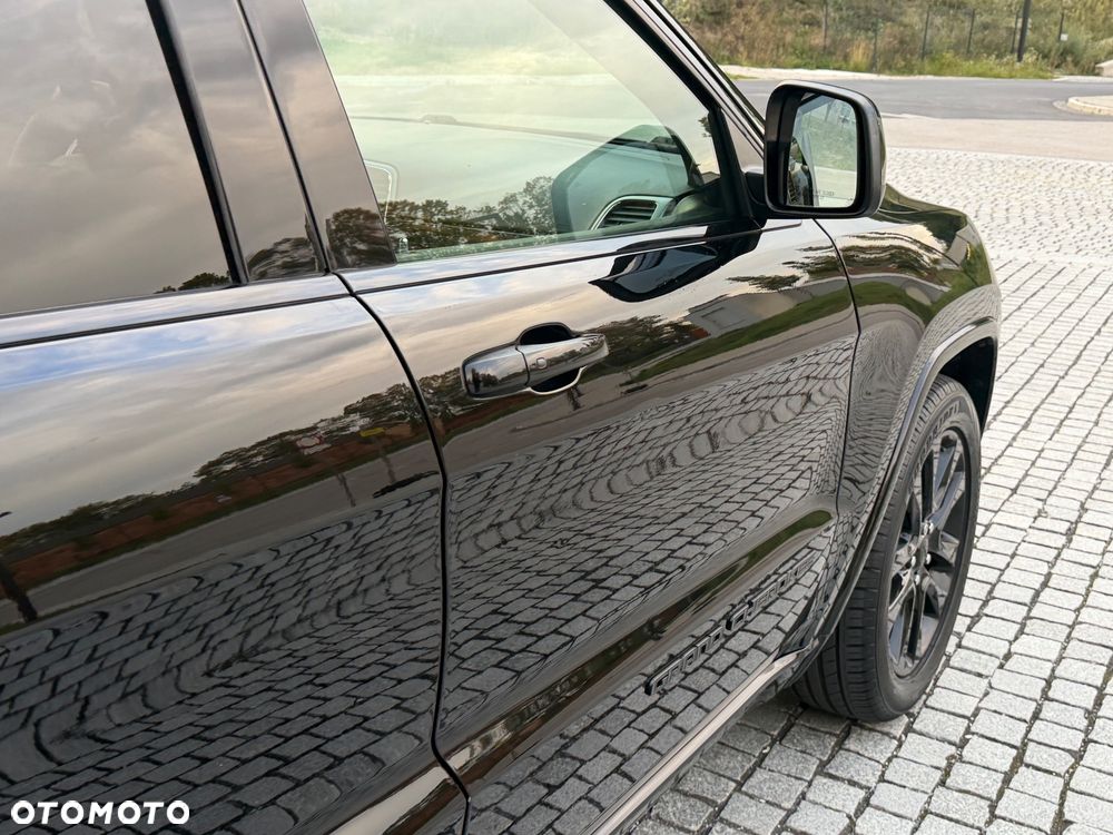 Jeep Grand Cherokee - 28