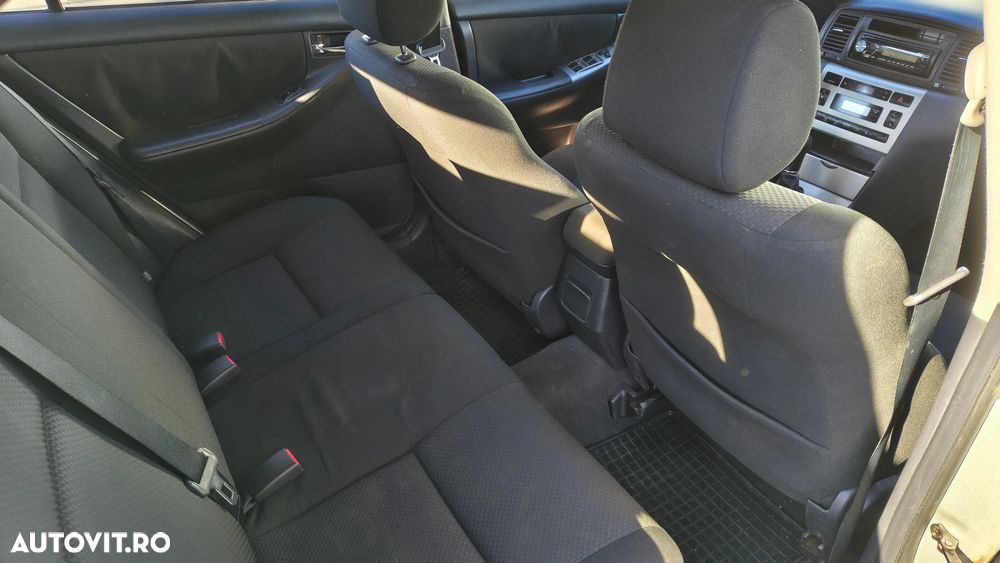 Toyota Corolla 1.4 H/B Sol - 4