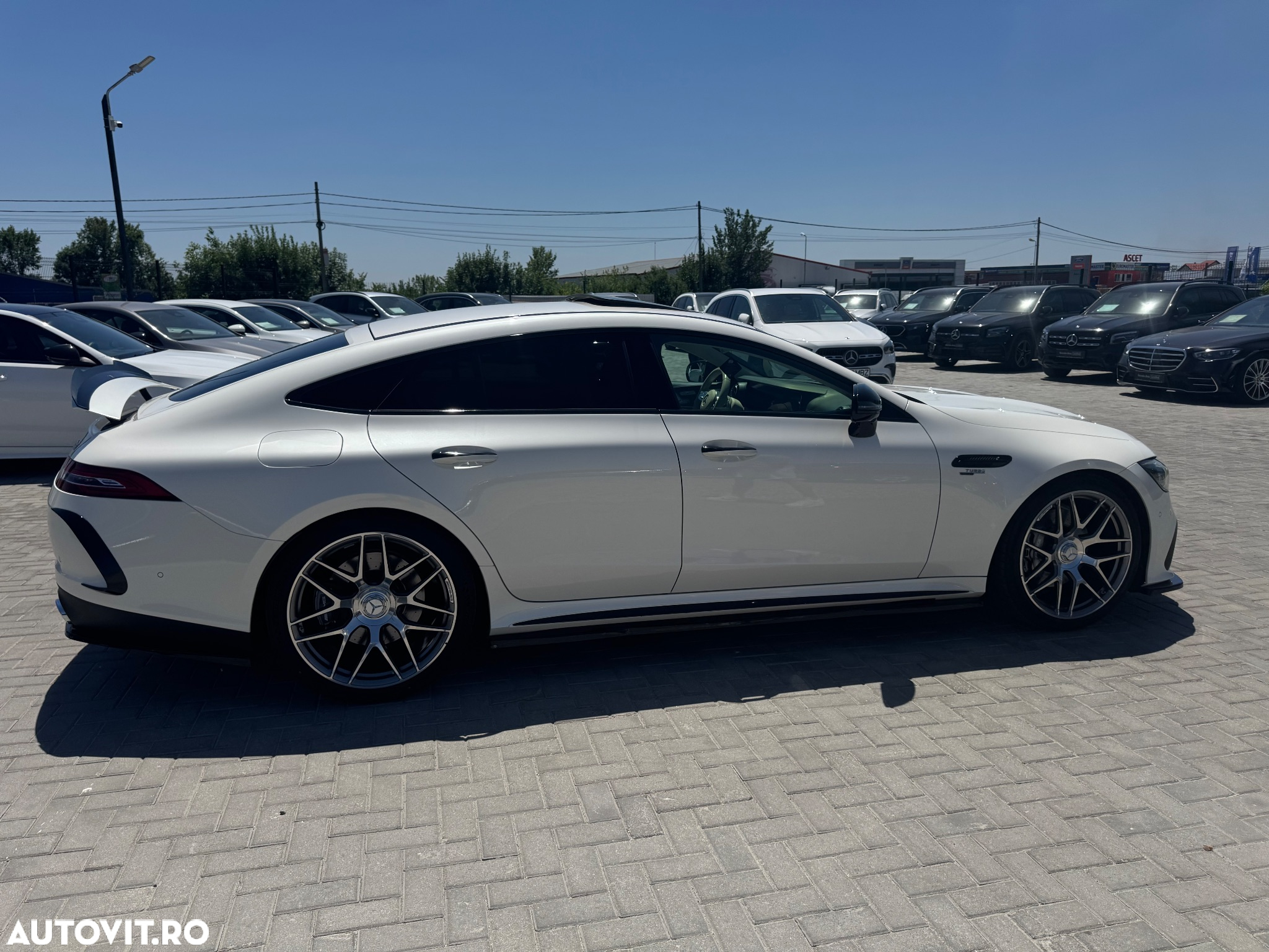 Mercedes-Benz AMG GT 53 4MATIC+ - 14