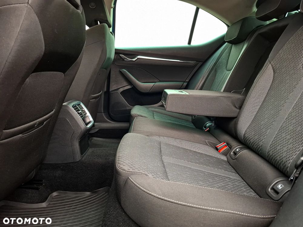 Skoda Octavia 2.0 TDI Style DSG - 24