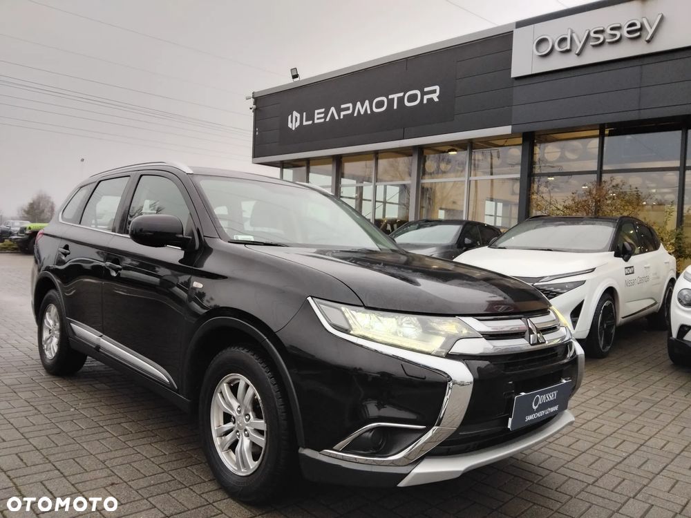Mitsubishi Outlander 2.0 Invite + 2WD - 6