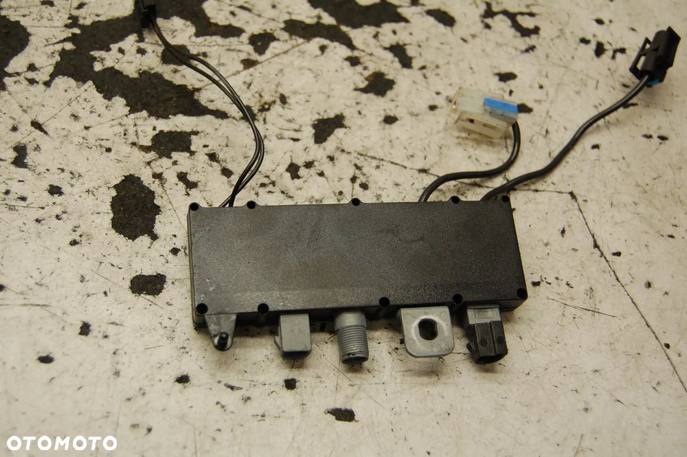 WZMACNIACZ ANTENY 65248352489 BMW 5 E39 2.5 BENZYNA - 1