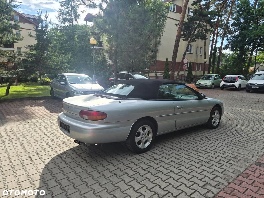 Chrysler Stratus - 4
