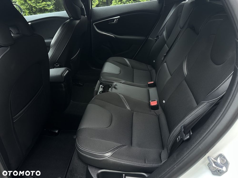 Volvo V40 D2 Momentum - 23