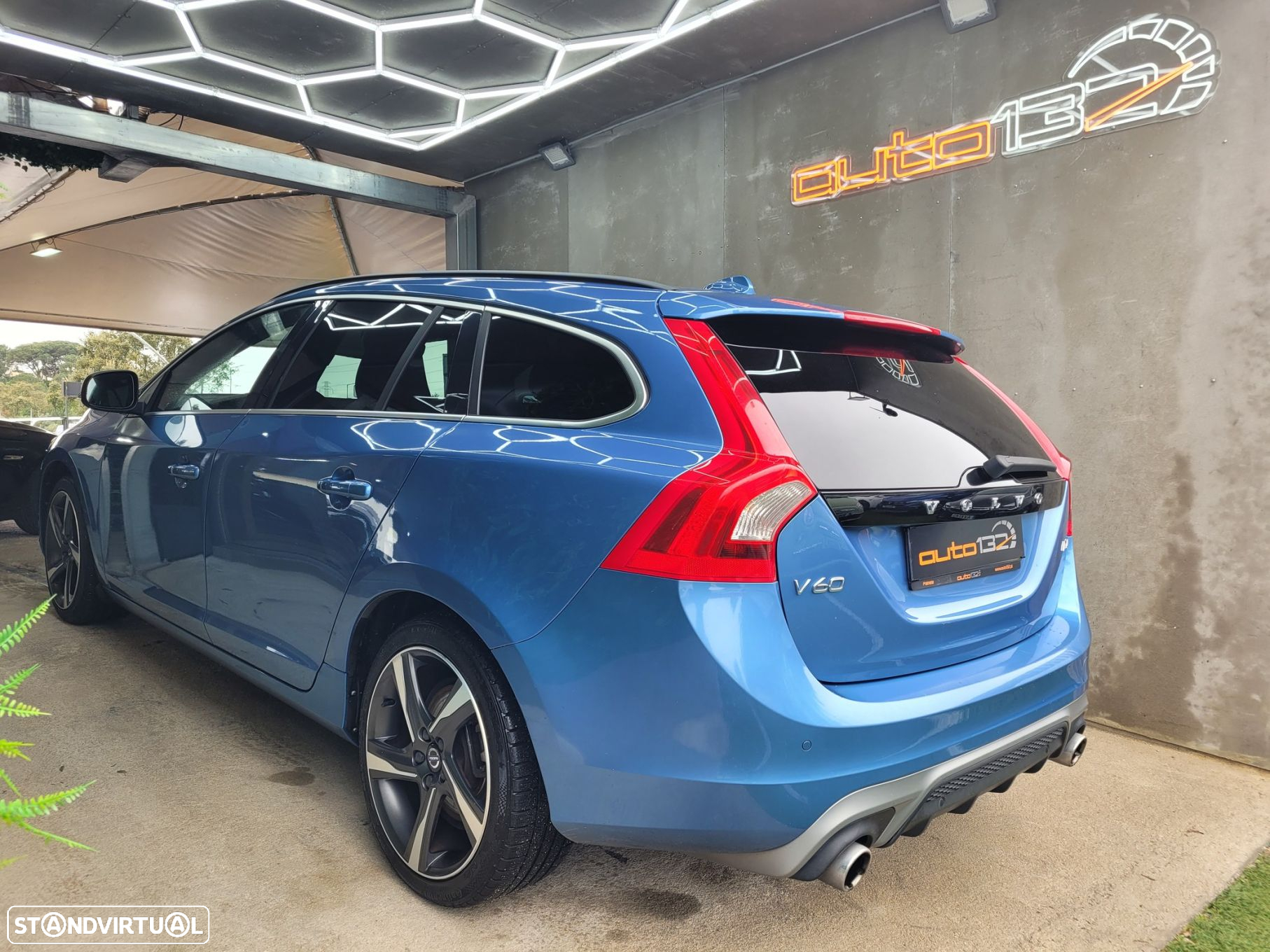 Volvo V60 2.0 D4 R-Design - 4
