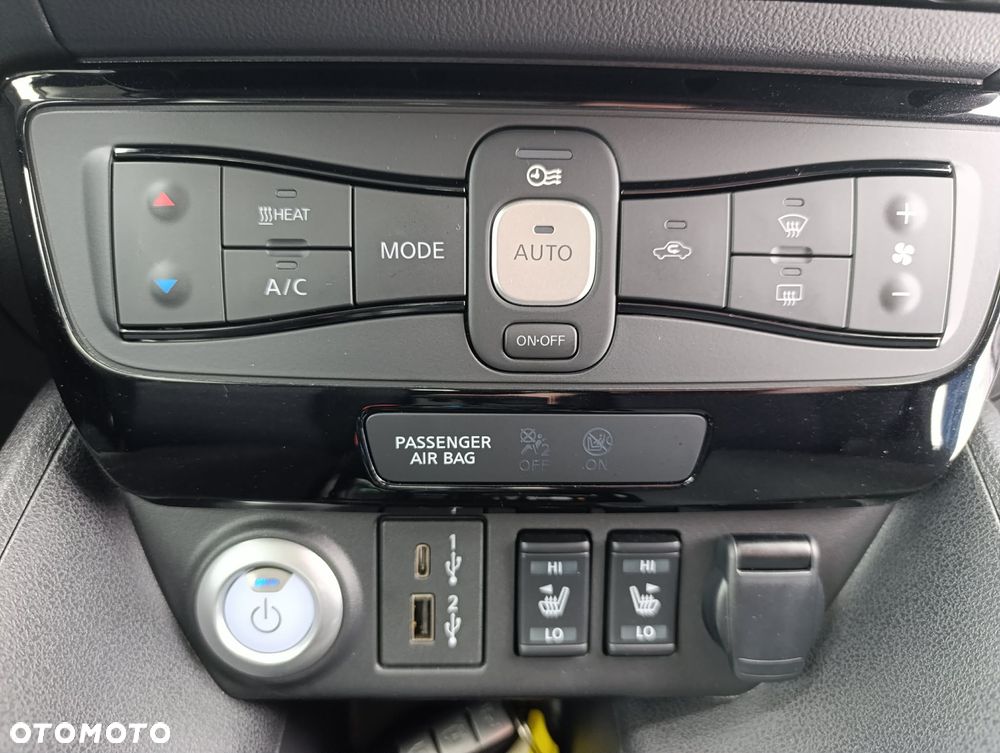 Nissan Leaf 40kWh N-Connecta - 17