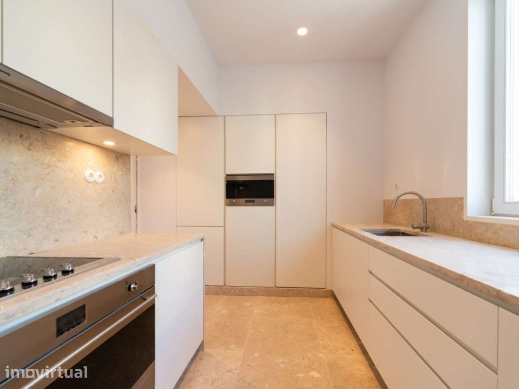 Duplex T3, com varanda, 2 lugares de garagem e arrecadação - Grande imagem: 5/26