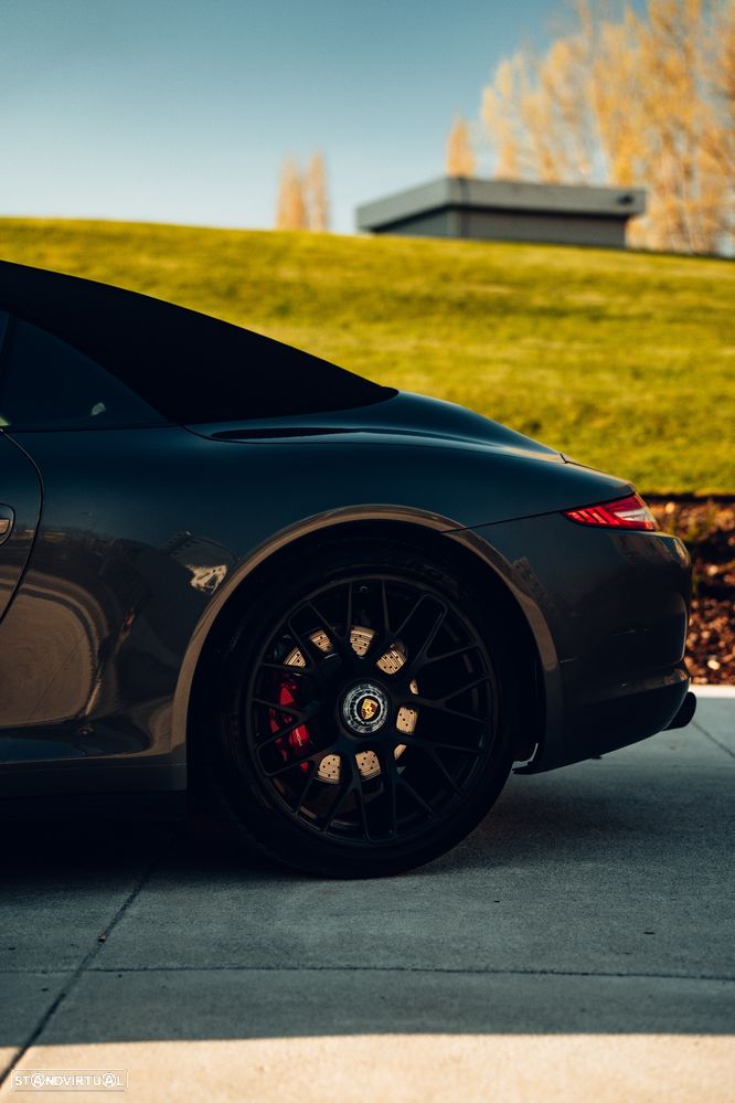 Porsche 911 Série F - 22