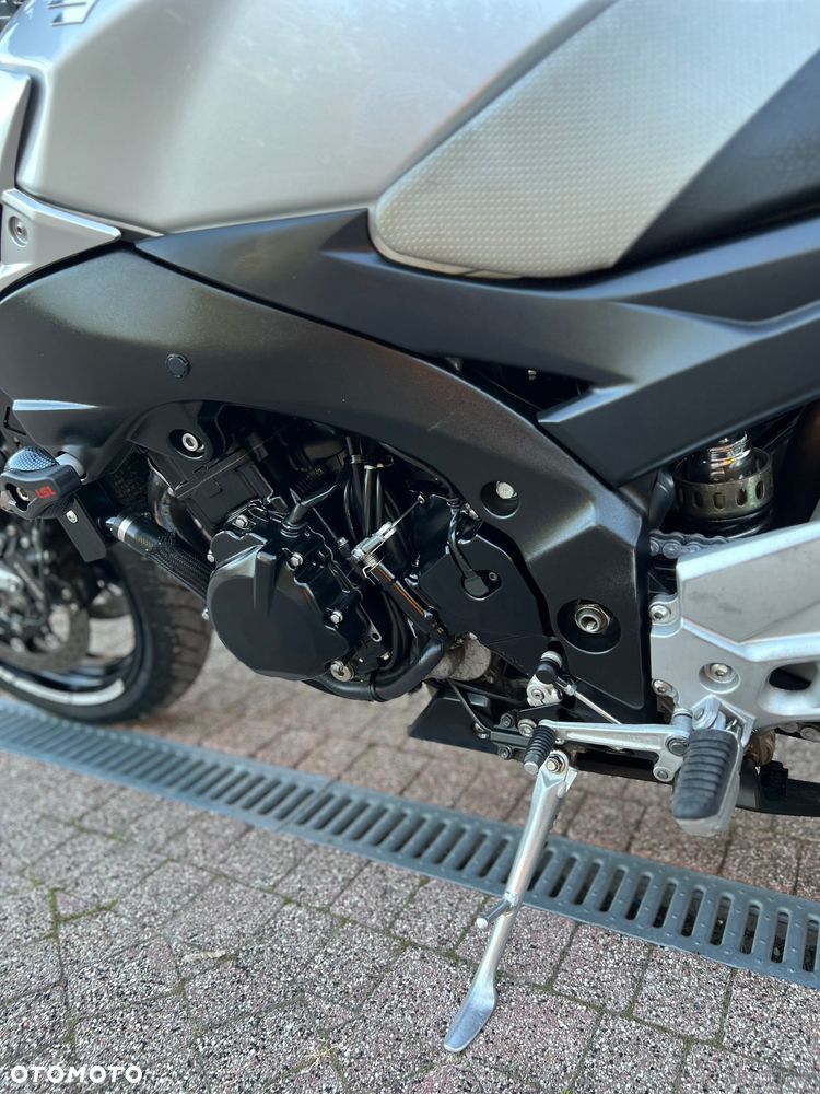 Suzuki GSR - 20