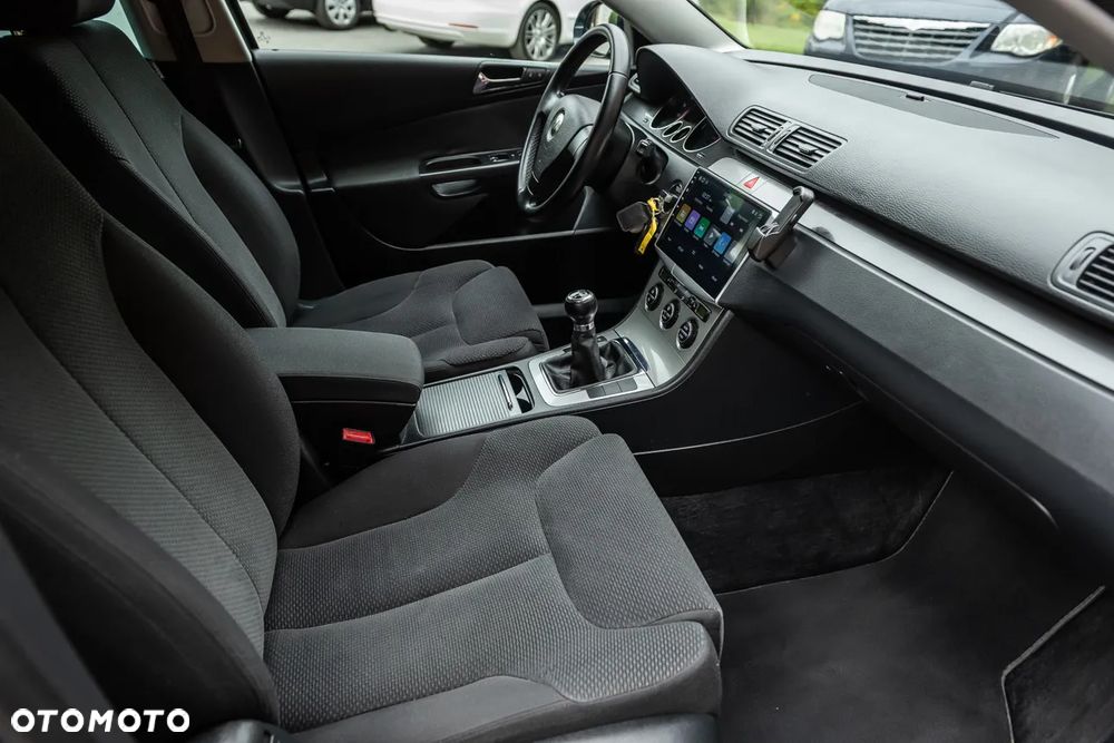 Volkswagen Passat 2.0 FSI Individual - 25