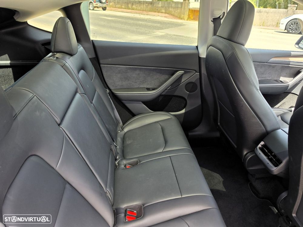 Tesla Model Y Long Range Dual Motor AWD - 33