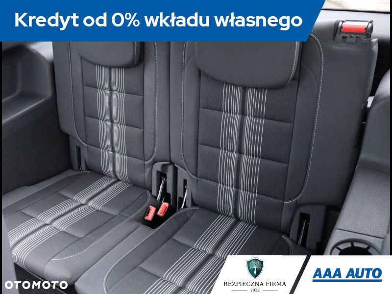 Volkswagen Touran - 24