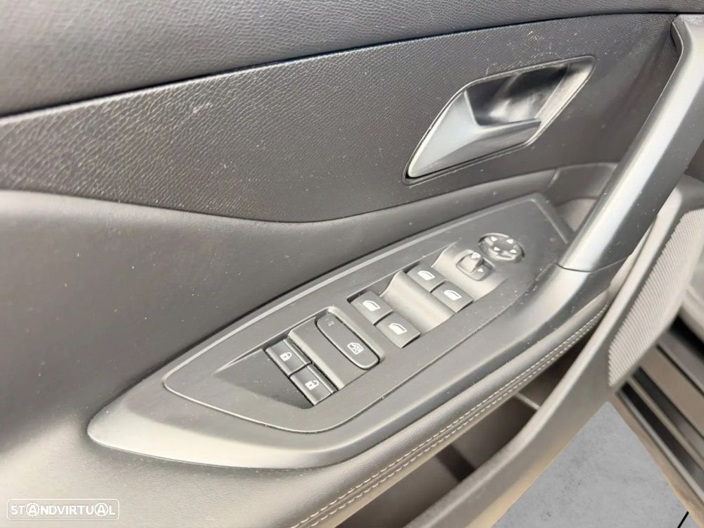 Peugeot 308 SW 1.2 PureTech Allure EAT8 - 14