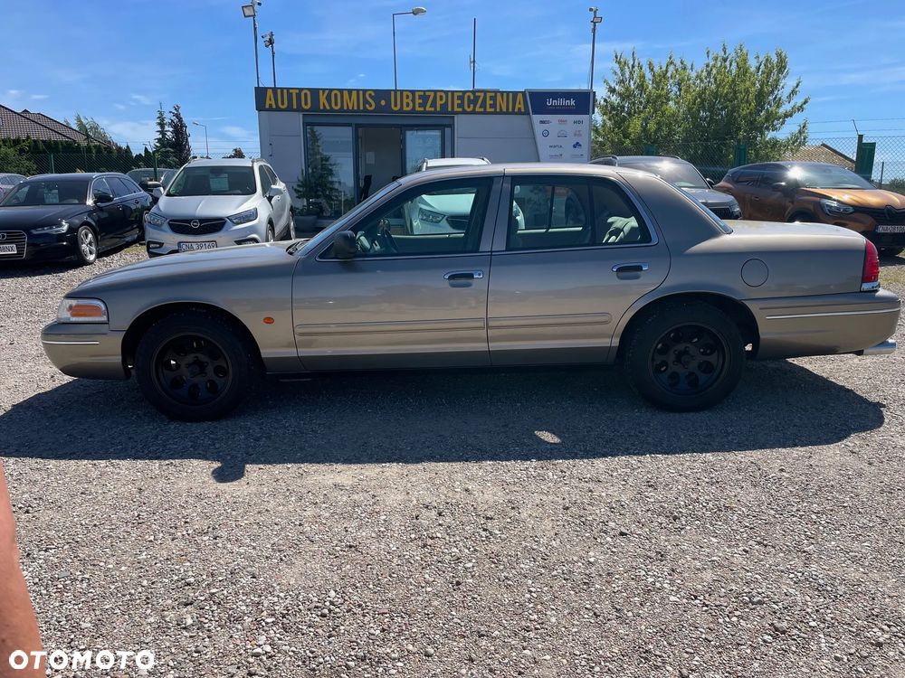 Ford Crown - 4