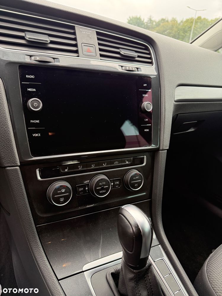 Volkswagen Golf - 18