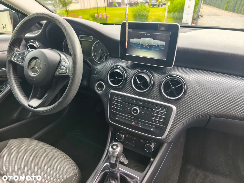 Mercedes-Benz GLA 180 Urban - 23