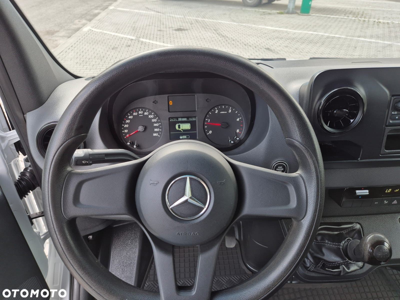 Mercedes-Benz Sprinter - 33