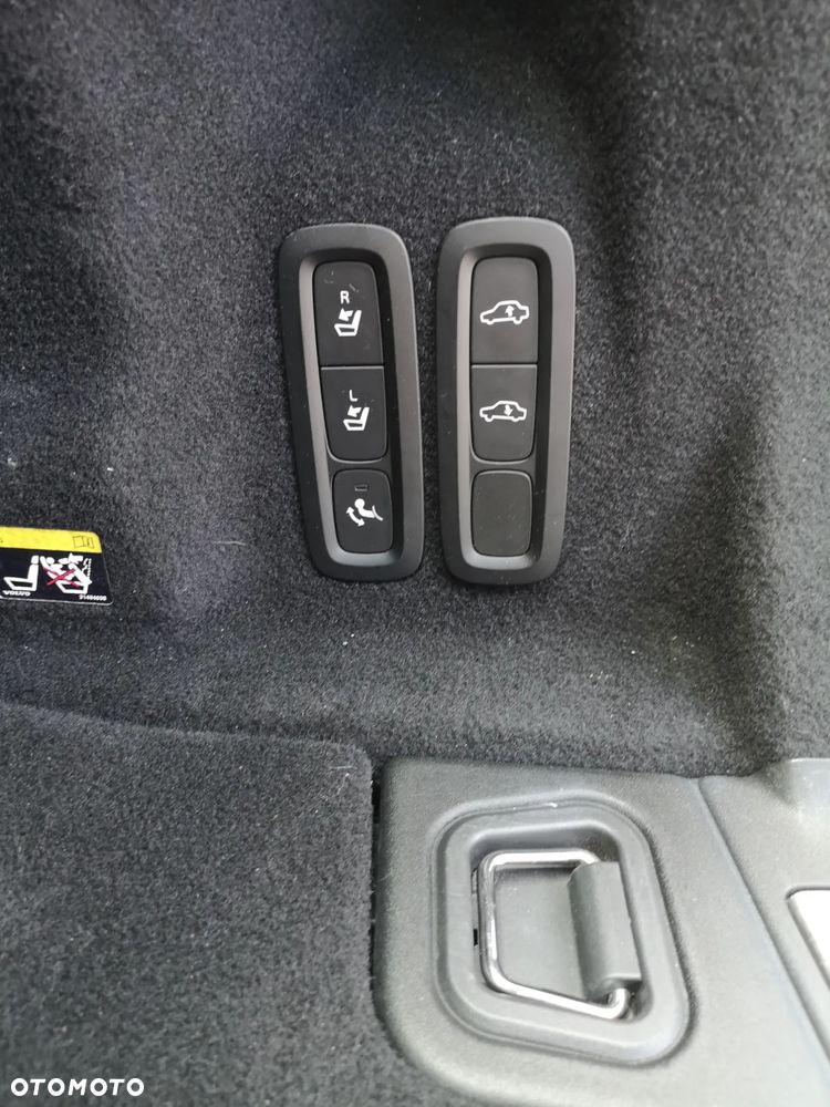 Volvo XC 60 T8 AWD Plug-In Hybrid R-Design - 30