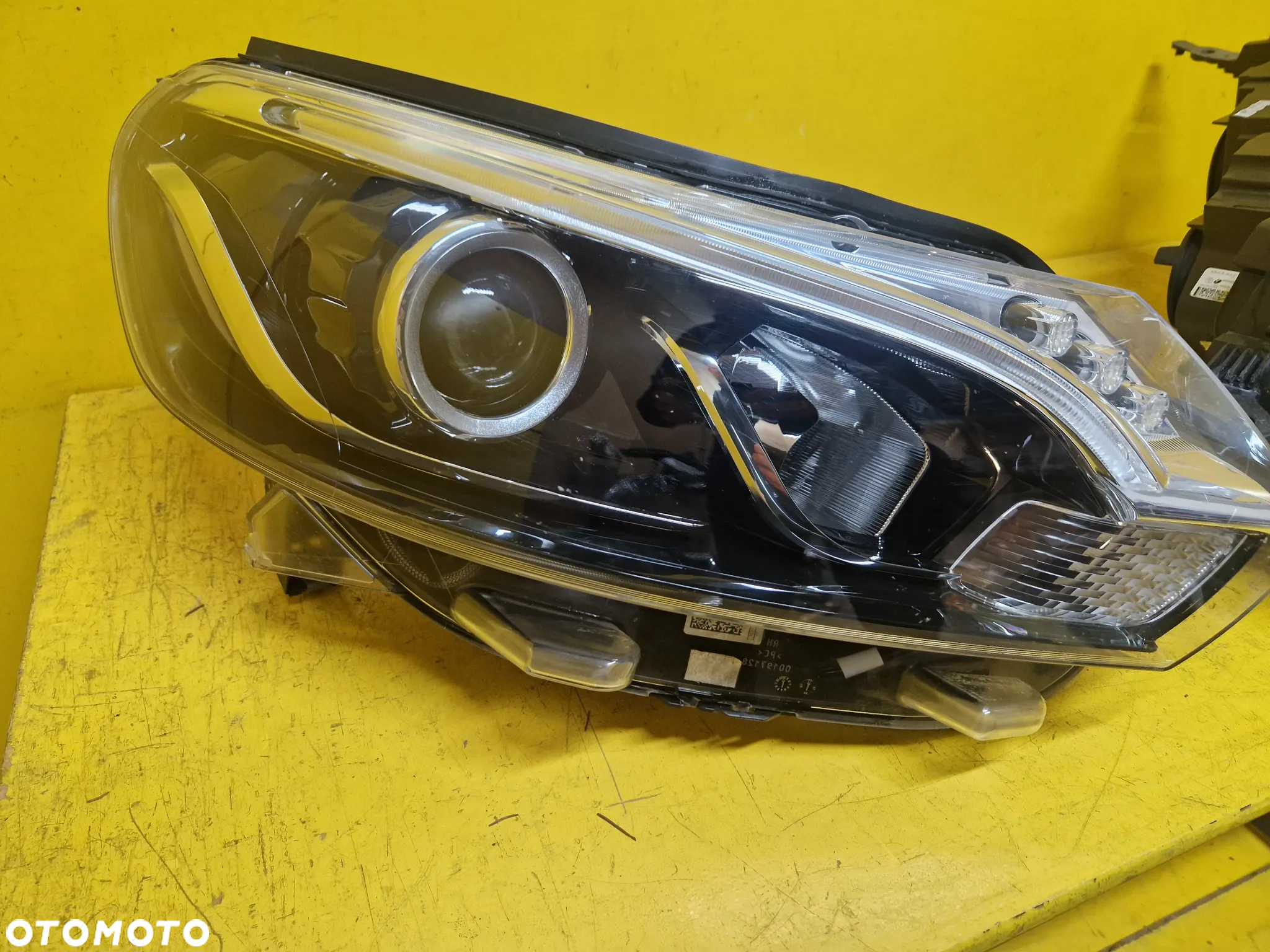 TOYOTA PROACE II 16- LAMPA LEWA PRAWA PRZOD 9808589980-00 - 7
