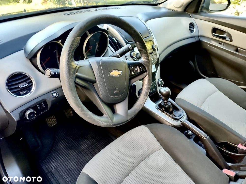 Chevrolet Cruze 1.8 LS+ - 6