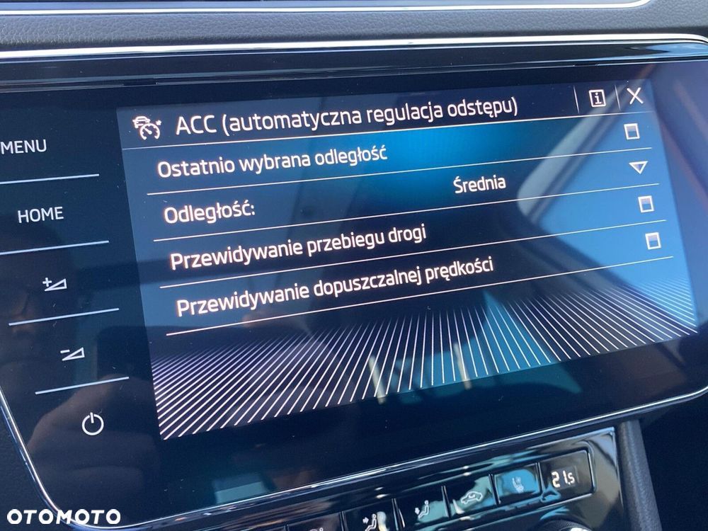 Skoda Superb 2.0 TDI SCR Style DSG - 38