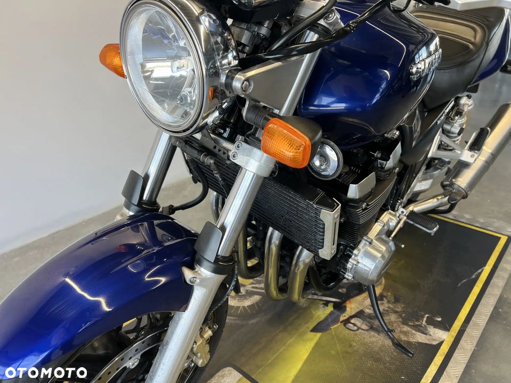 Suzuki GSX - 12