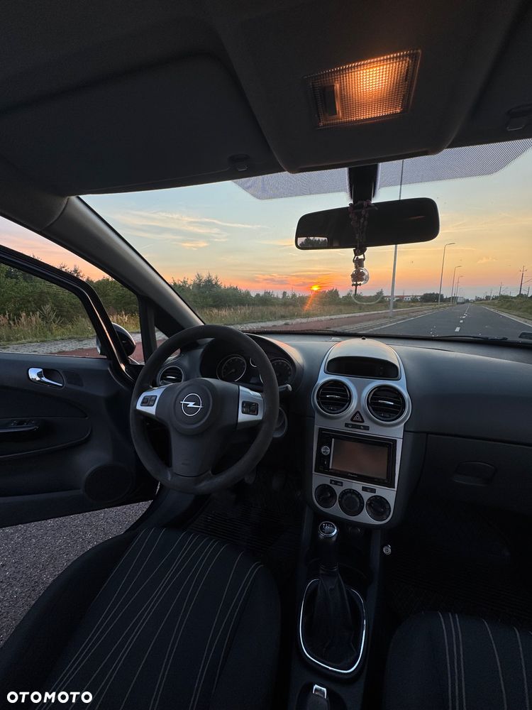 Opel Corsa 1.4 16V Enjoy - 9
