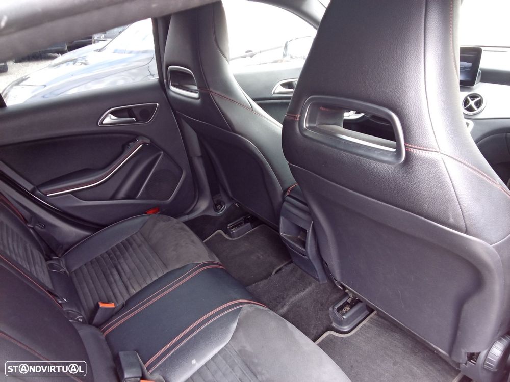 Mercedes-Benz CLA 180 d Shooting Brake AMG Line - 12