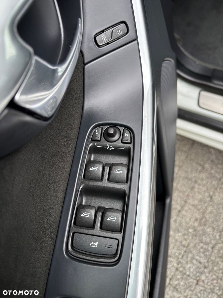 Volvo XC 60 D4 AWD Geartronic RDesign - 28